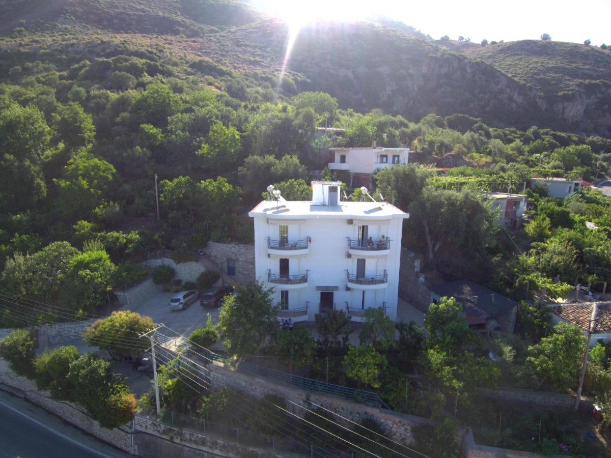 Apartments Vila Emiliano Borsh Esterno foto
