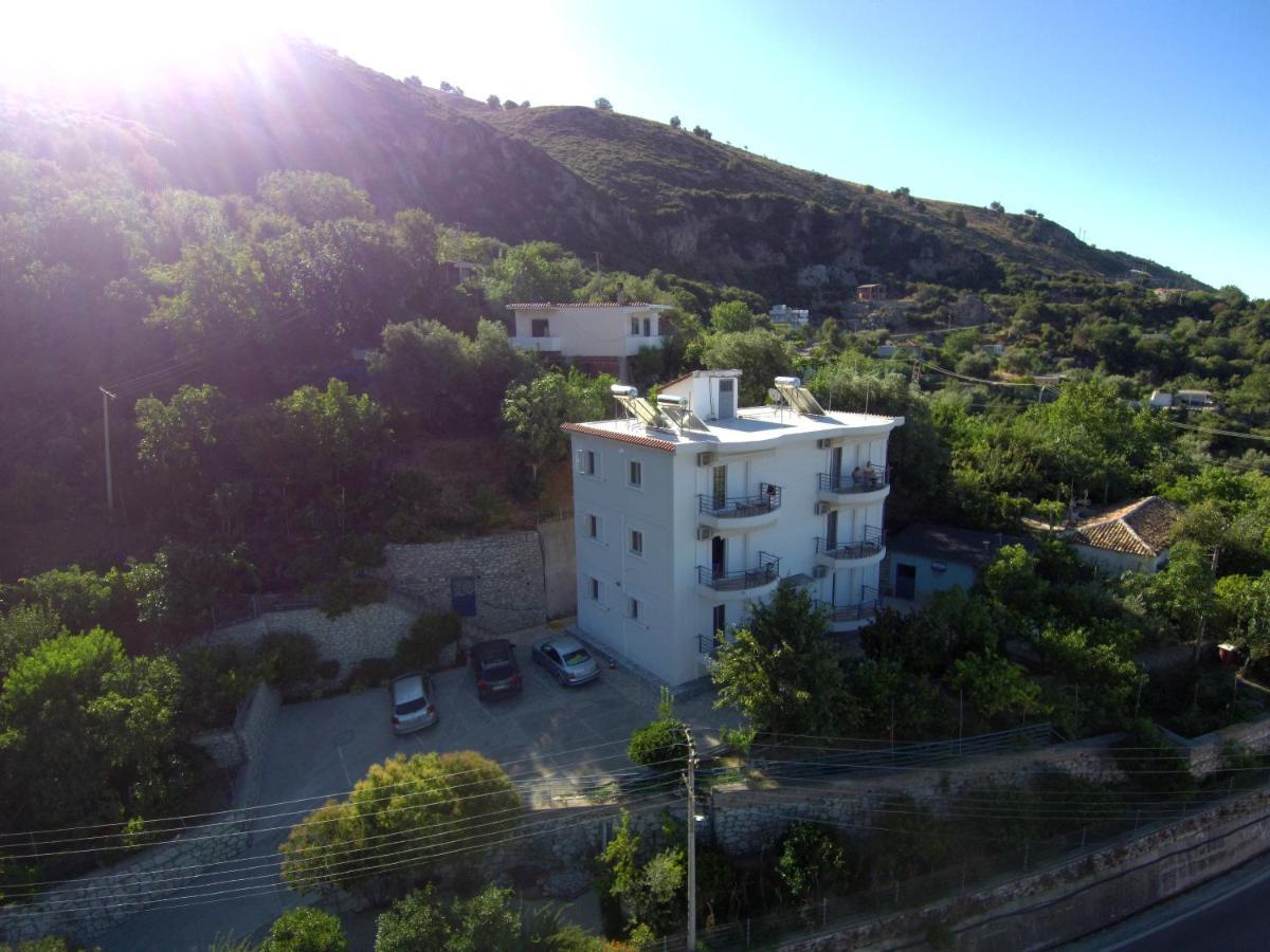 Apartments Vila Emiliano Borsh Esterno foto
